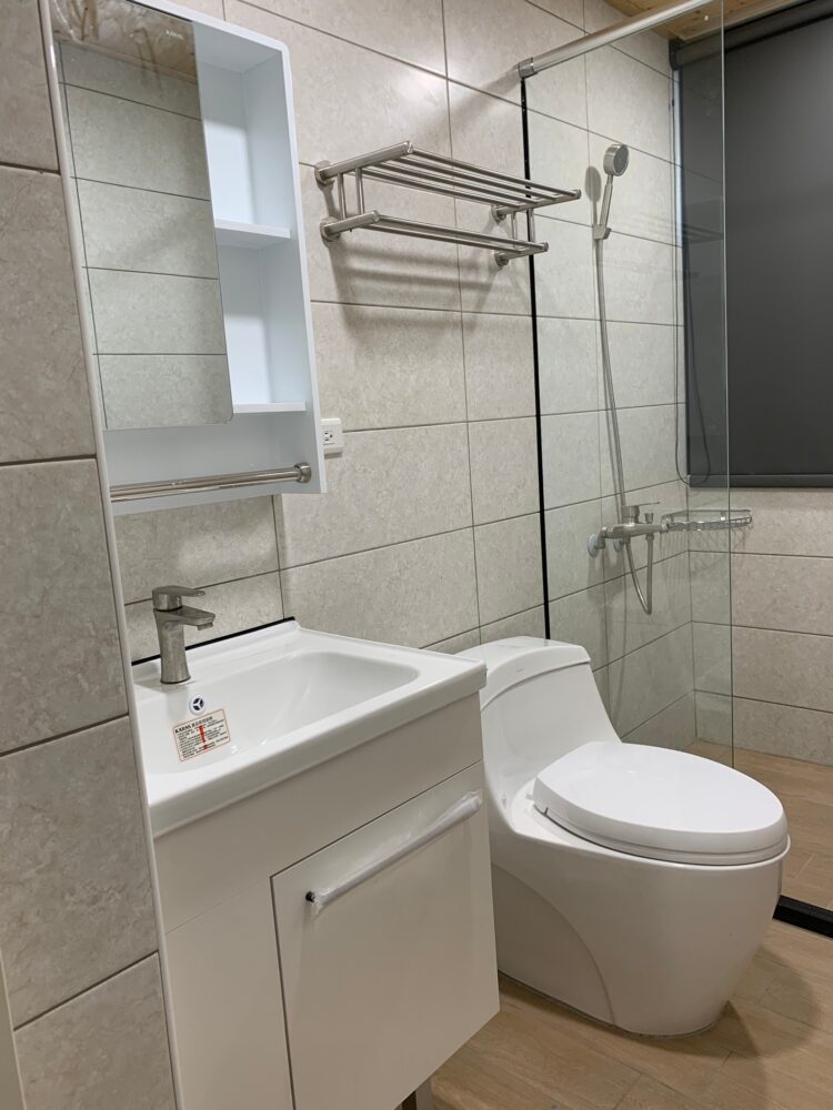 馬桶K-78鏡櫃D-08盆櫃AR-0631置物架S-304沐浴龍頭組K-602三腳架S-001