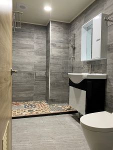 馬桶K-870鏡櫃D-06盆櫃AR-6012沐浴龍頭組K-602淋浴滑桿S-7800