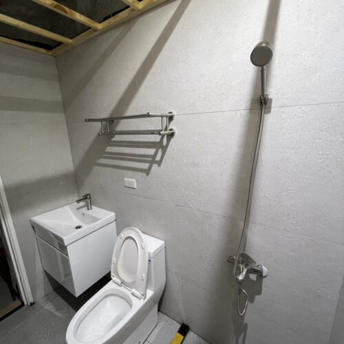 馬桶K-94盆櫃AR-8056A面盆龍頭K-600沐浴龍頭組K-602置物架S-304.