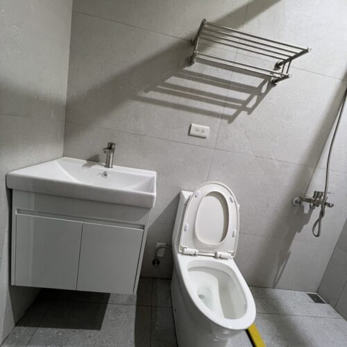 馬桶K-94盆櫃AR-8056A面盆龍頭K-600沐浴龍頭組K-602置物架S-304.