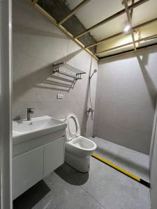 馬桶K-94盆櫃AR-8056A面盆龍頭K-600沐浴龍頭組K-602置物架S-304